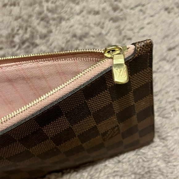 Neverfull Zippered Wristlet pouch - some wear inside as price is reflective. - Picture 2 of 4